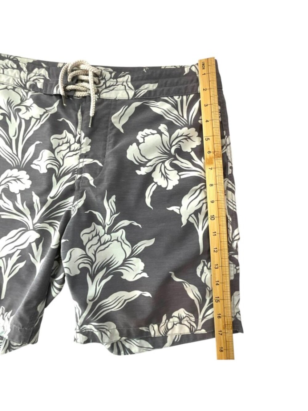 Faherty Board Shorts Mens 31 Gray Floral Swim Trunks Quick Dry Stretch Pockets - Picture 11 of 13